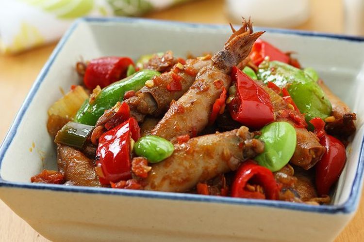 Kawan Puan mau masak apa hari ini? Berikut tips memasak cepat cumi asin balado untuk lauk makan siang. Yuk, simak!