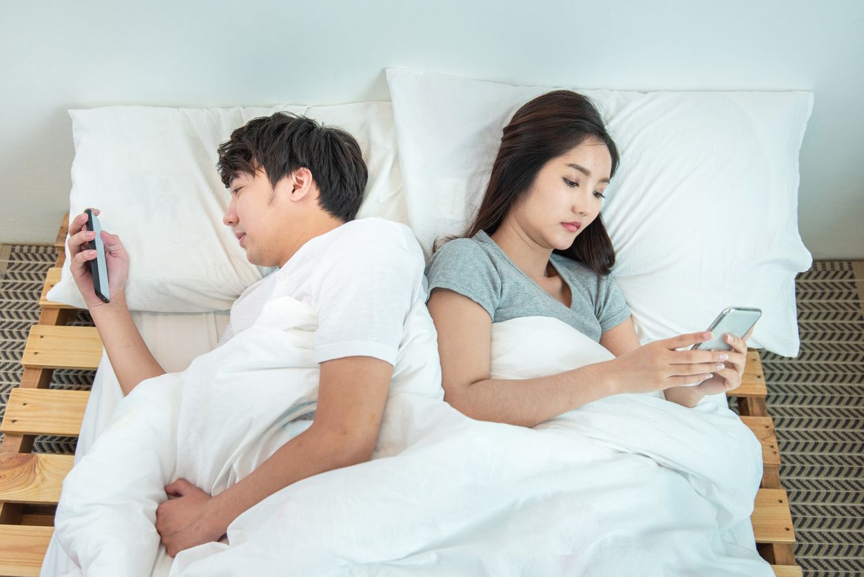 Selingkuh tidak terjadi begitu saja, tetapi disertai alasan yang mendasarinya. Yuk, simak pemaparan psikolog berikut ini!