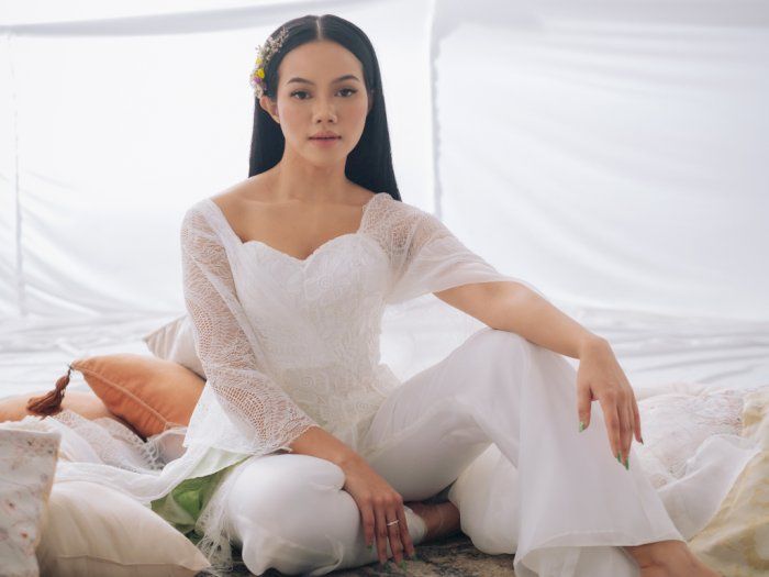 Mulai dari Yura Yunita yang hapus makeup di atas panggung hingga gaya artis di perayaan Diwali. Ini berita terpopuler fashion dan beauty.