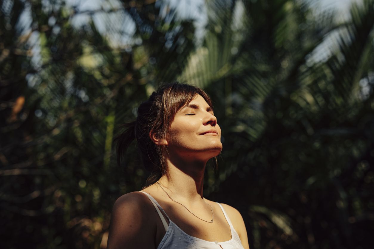 Kawan Puan sedang larut dalam kesedihan? Terapkan self care dan fokus pada dirimu sendiri dengan berbagai cara berikut ini!