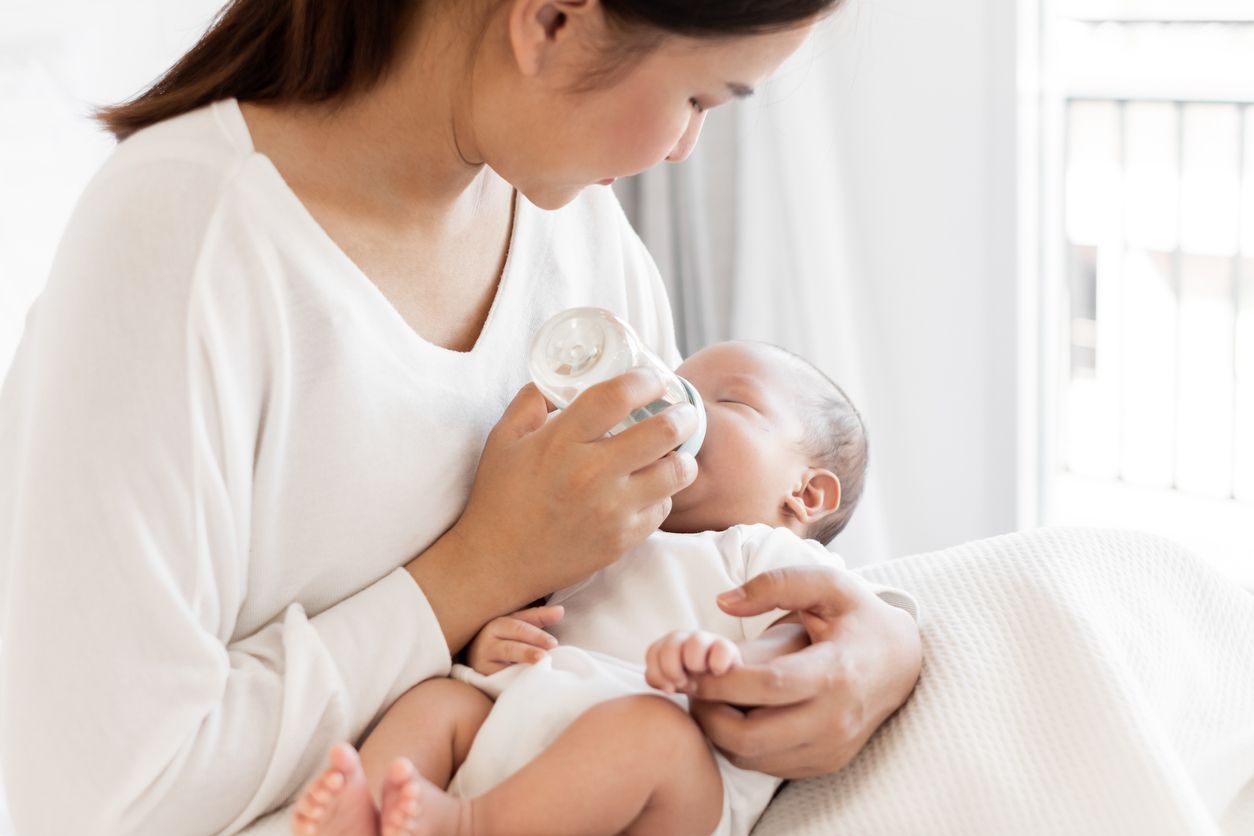 Sudahkah ibu cukup menyusui? Ini tanda bayi dehidrasi