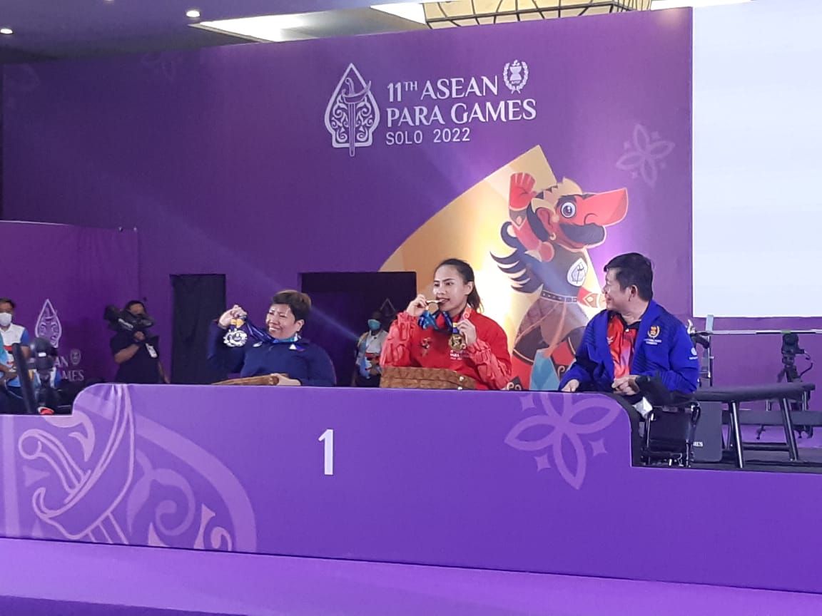 Prestasi yang berhasil diraih Ni Nengah Widiasih, atlet para-powerlifting Indonesia di ajang ASEAN Para Games 2022