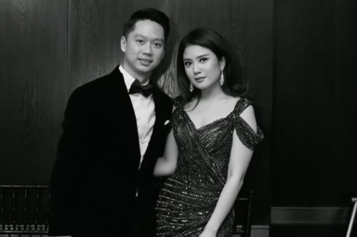 Momen manis terjadi saat Kevin Sanjaya berulang tahun. Atlet bulu tangkis kenamaan Indonesia tersebut melamar sang kekasih, Valencia Tanoesoedibjo