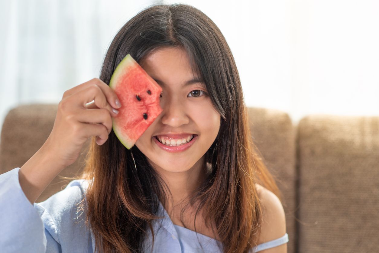 Semangka yang kaya air mengandung vitamin E dan C yang bagus untuk hidrasi kulit. Ini cara pakainya dalam perawatan kulit.