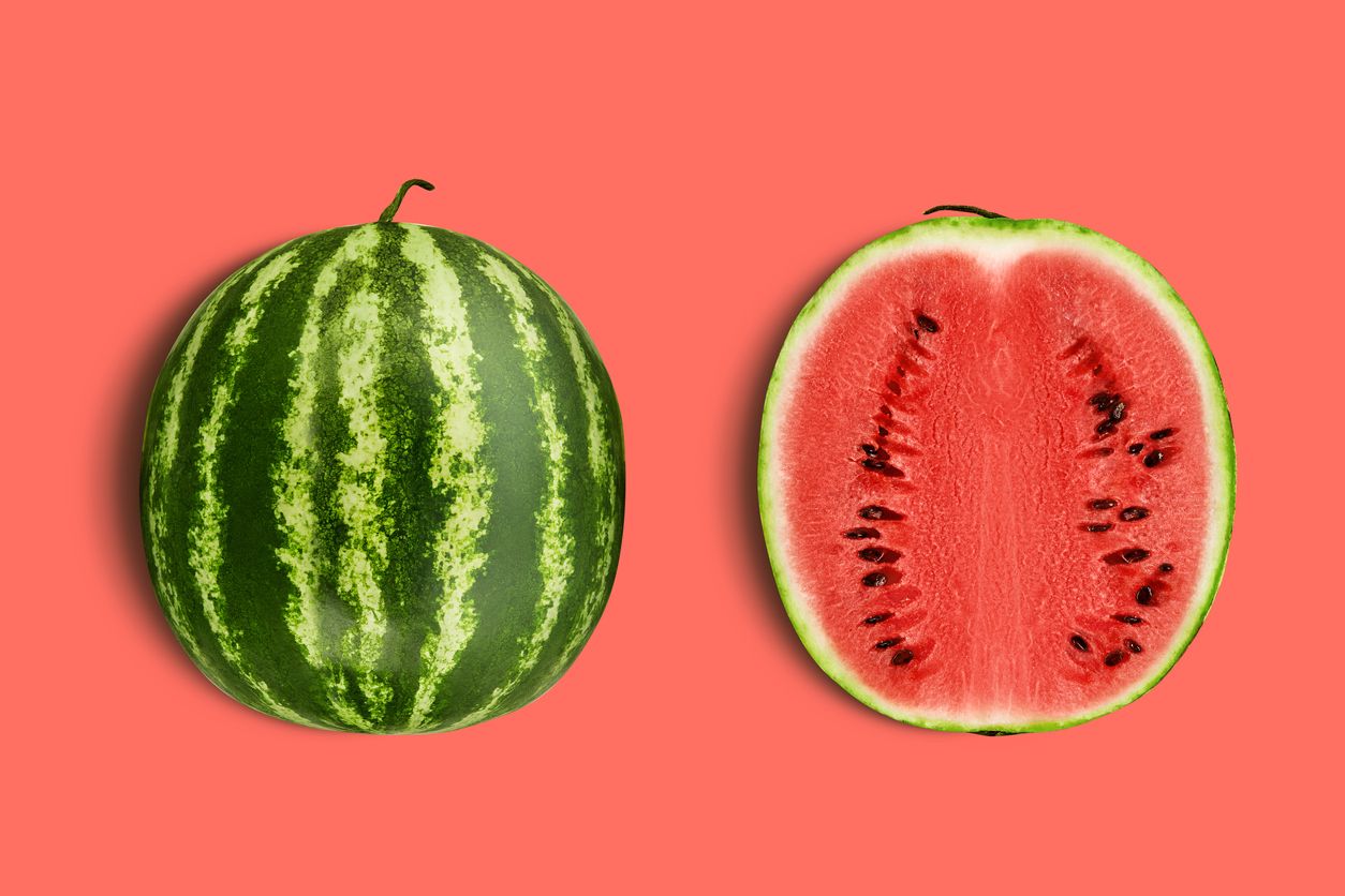Semangka yang kaya akan air ternyata punya banyak kandungan vitamin yang sangat bagus untuk kesehatan kulit. Ini manfaatnya. 
