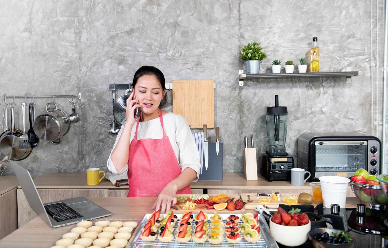 Ingin membuka bisnis makanan? Simak dulu tren kuliner Indonesia yang bisa kamu jadikan ide jualan. Ada apa saja?
