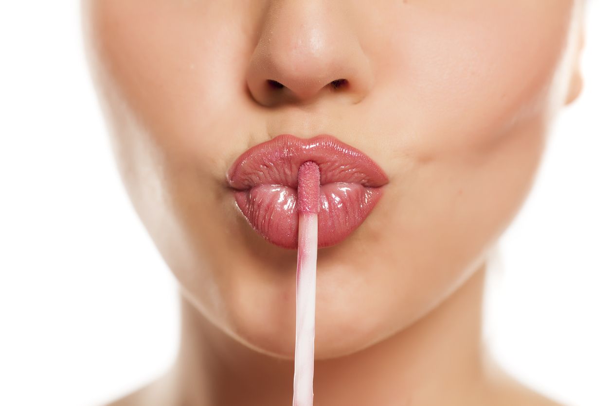 Maybelline Superstay Vinyl Ink menjadi salah satu lip cream yang viral di TikTok Amerika dan Indonesia. Lip cream ini hadir dalam delapan shades.