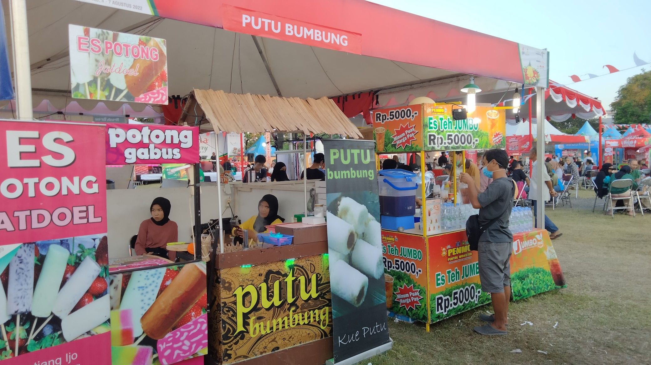 Booth makanan di Solo Indonesia Culinary Festival 2022.