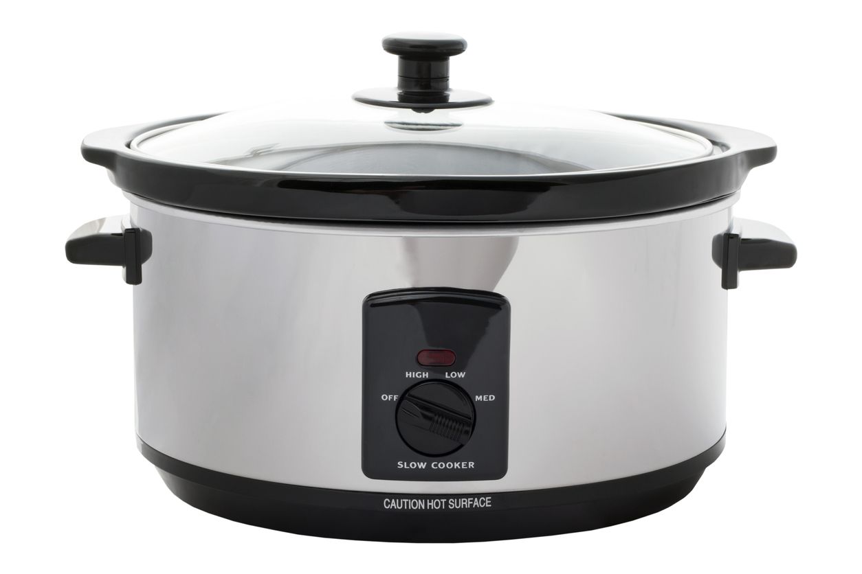 Ada cara mudah membersihkan slow cooker dari sisa makanan dan bau tak sedap nih, Kawan Puan. Yuk, simak!