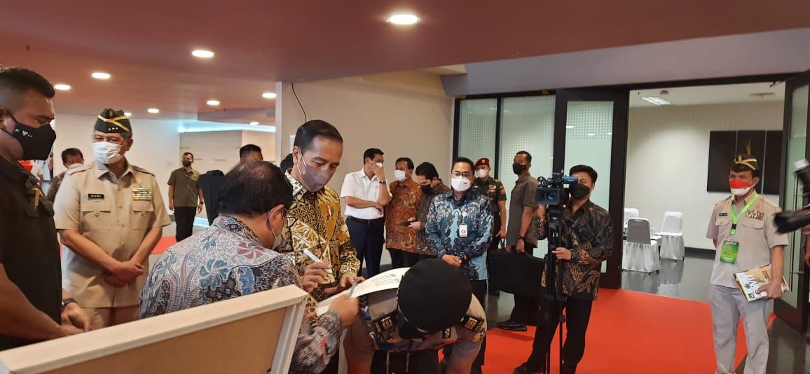 Presiden Jokowi tanda tangan Sagolicous