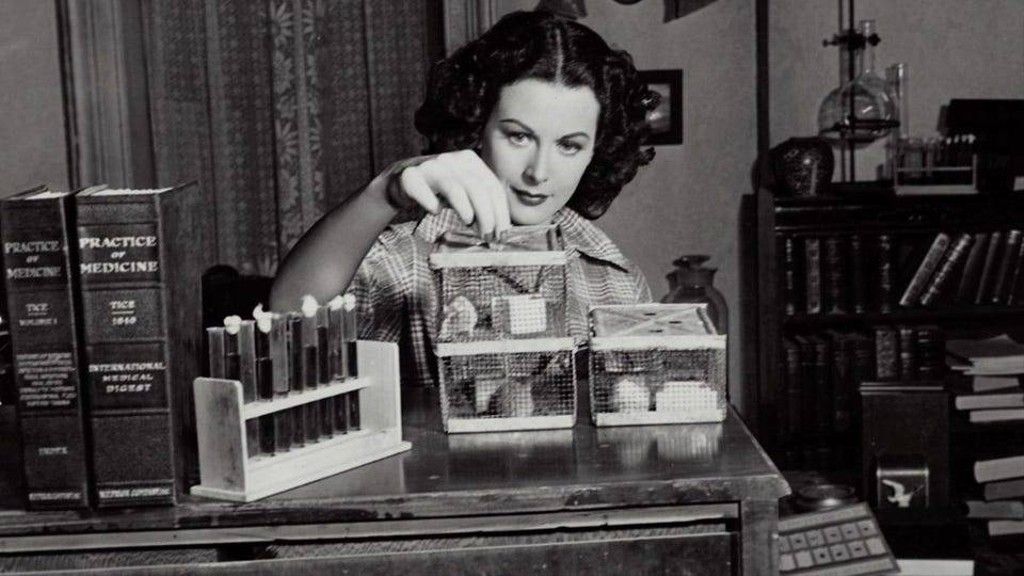 Mengenal sosok Hedy Lamarr, aktris Hollywood yang juga merupakan seorang penemu atau inventor jaringan wifi!