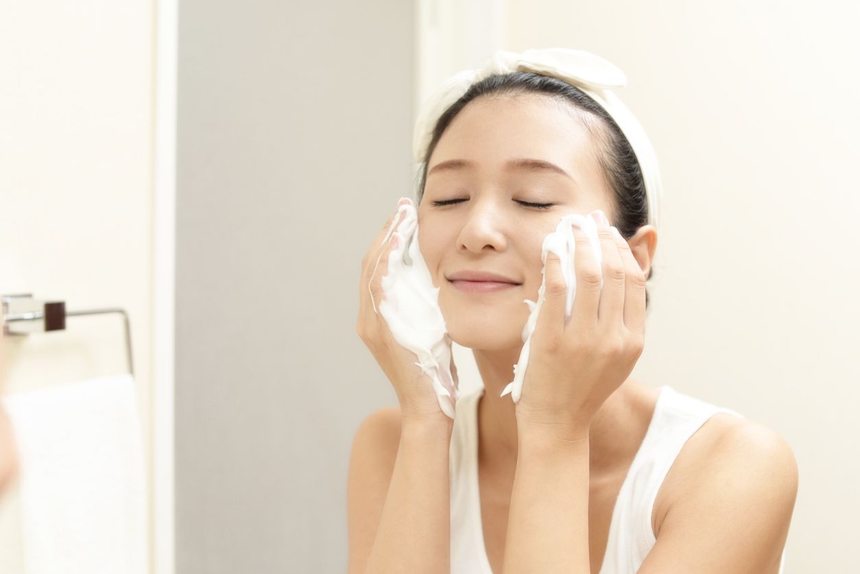 Untuk pemula khususnya remaja, ada beberapa hal yang perlu dipertimbangkan sebelum menggunakan sabun cuci muka. Apa saja?