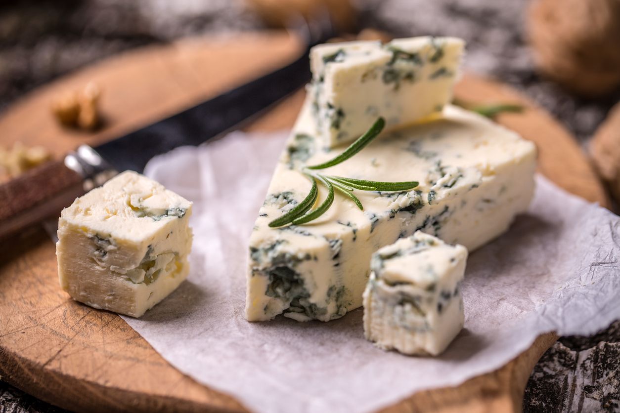 Blue cheese jadi makanan yang sedang viral di TikTok, yuk cari tahu berbagai manfaat menyantap hidangan ini