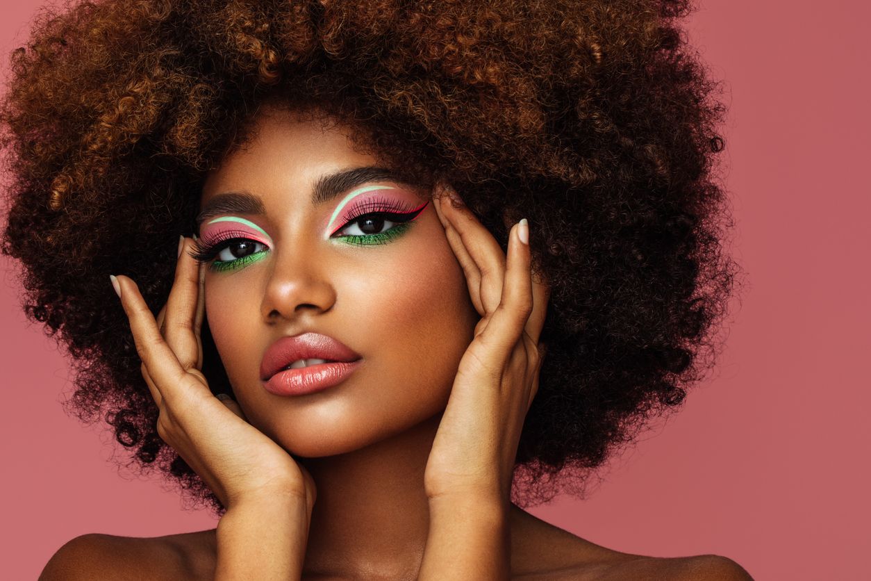 Tak hanya sekadar merias wajah, terdapat berbagai alasan mengapa makeup juga bisa dianggap sebagai seni.