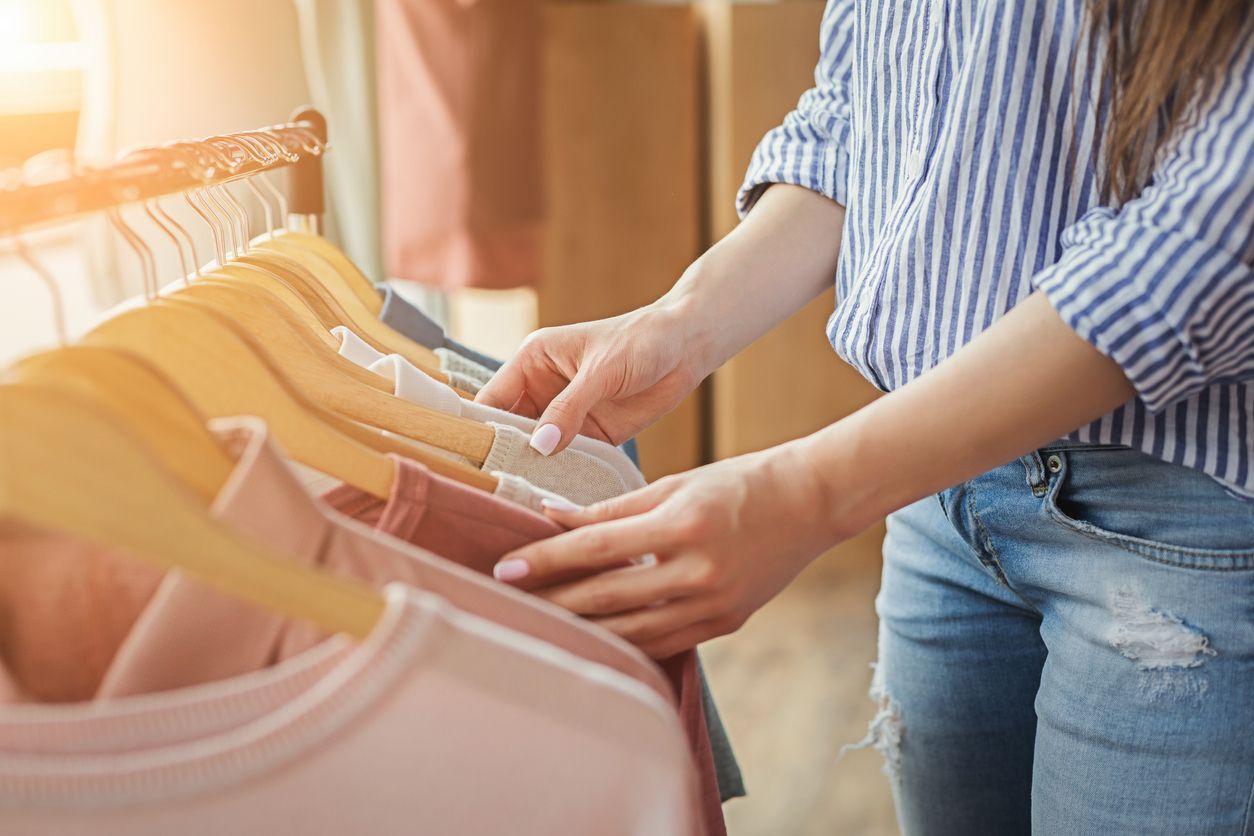 Menawarkan harga yang terjangkau dengan kualitas terbaik, simak rekomendasi brand fashion lokal untuk remaja. 