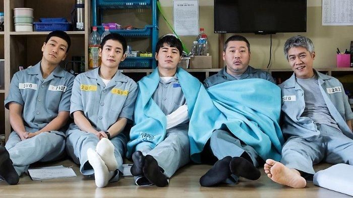 Aktor Lee Do Hyun memulai debutnya dalam drakor berjudul Prison Playbook. Ini fakta menarik drakornya. Bisa jadi rekomendasi drakor untuk ditonton.