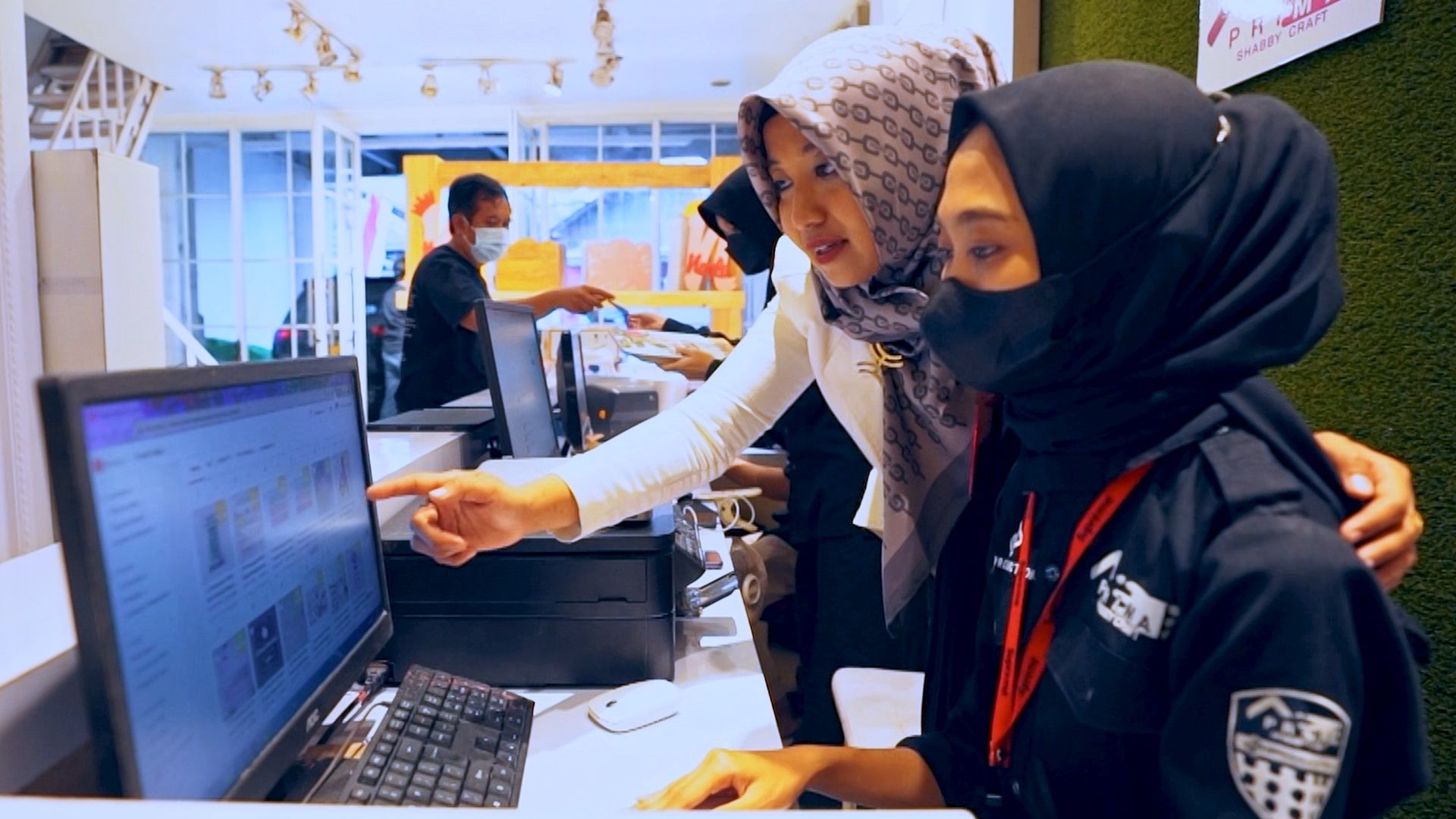 Saat ini, belanja online menjadi hal yang kerap dilakukan masyarakat karena kemudahannya. Ini dia fitur Shopee yang bisa tingkatkan penjualan.