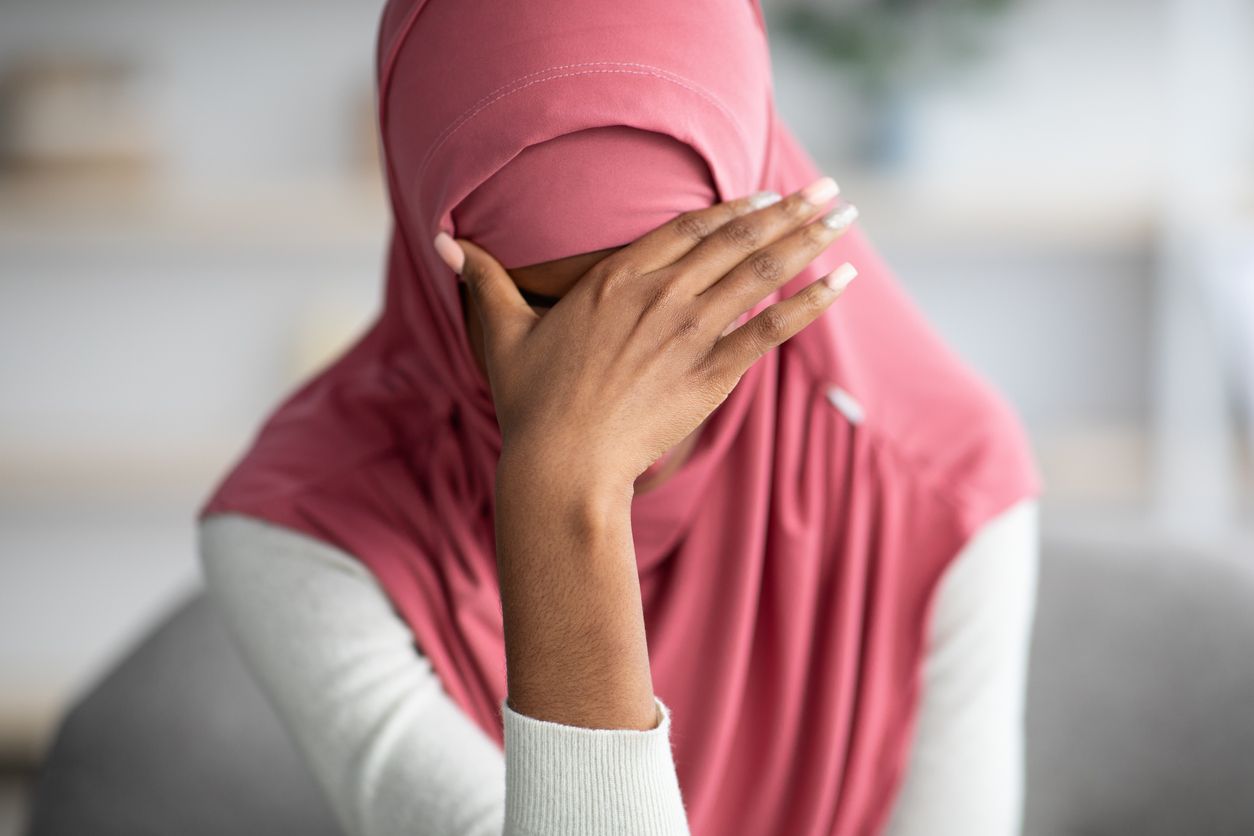 Para hijaber ternyata rentan mengalami hairline yang mundur. Kata ahli, jangan lakukan ini jika tak ingin semakin parah. 