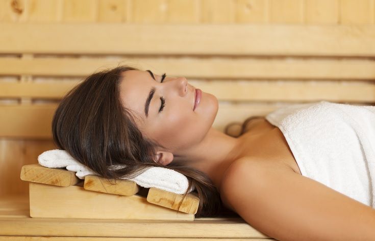 Sauna adalah cara yang bagus untuk bersantai dan berkeringat. Apa manfaat sauna setelah olahraga? Benarkah dapat bantu turunkan berat badan?