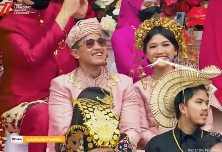 Kabar kedekatan antara Kaesang Pangarep dan Erina Gudono semakin jelas terlihat. Apalagi saat Kahiyang Ayu mengunggah sebuah foto
