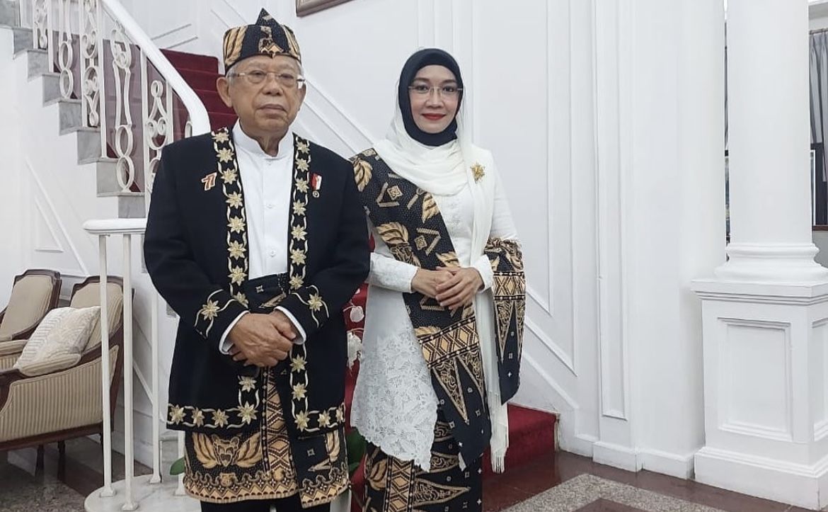 Wakil Presiden Ma'ruf Amin dan istrinya tampil kompak dalam balutan baju adat Banten di HUT RI ke-77.
