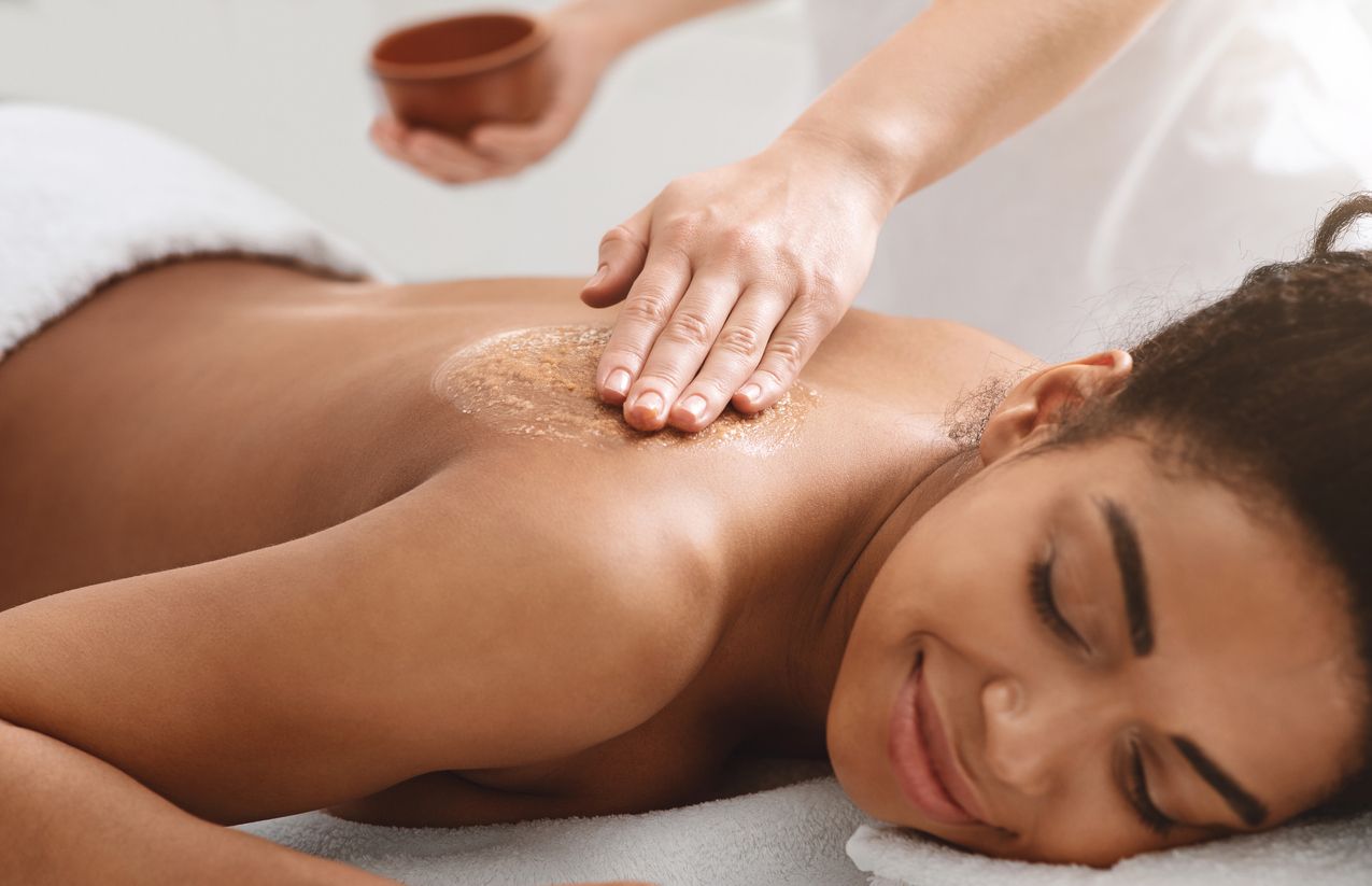 Menjadi salah satu produk perawatan tubuh yang penting untuk menjaga kesehatan kulit, simak rekomendasi body scrub lokal kandungan zaitun ini!