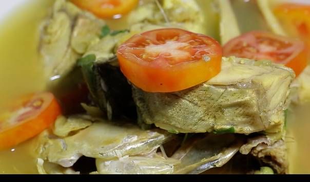 Selain baju adatnya yang menarik, Buton juga memiliki kuliner khas yang patut dicoba, ada kaumbai hingga nasi bambu