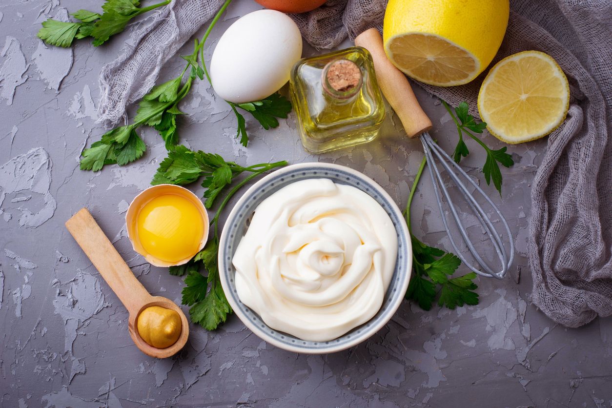 Berikut ini lima tips membuat mayones rumahan untuk isian risol mayo. Pastikan pakai telur bersuhu ruang ya!