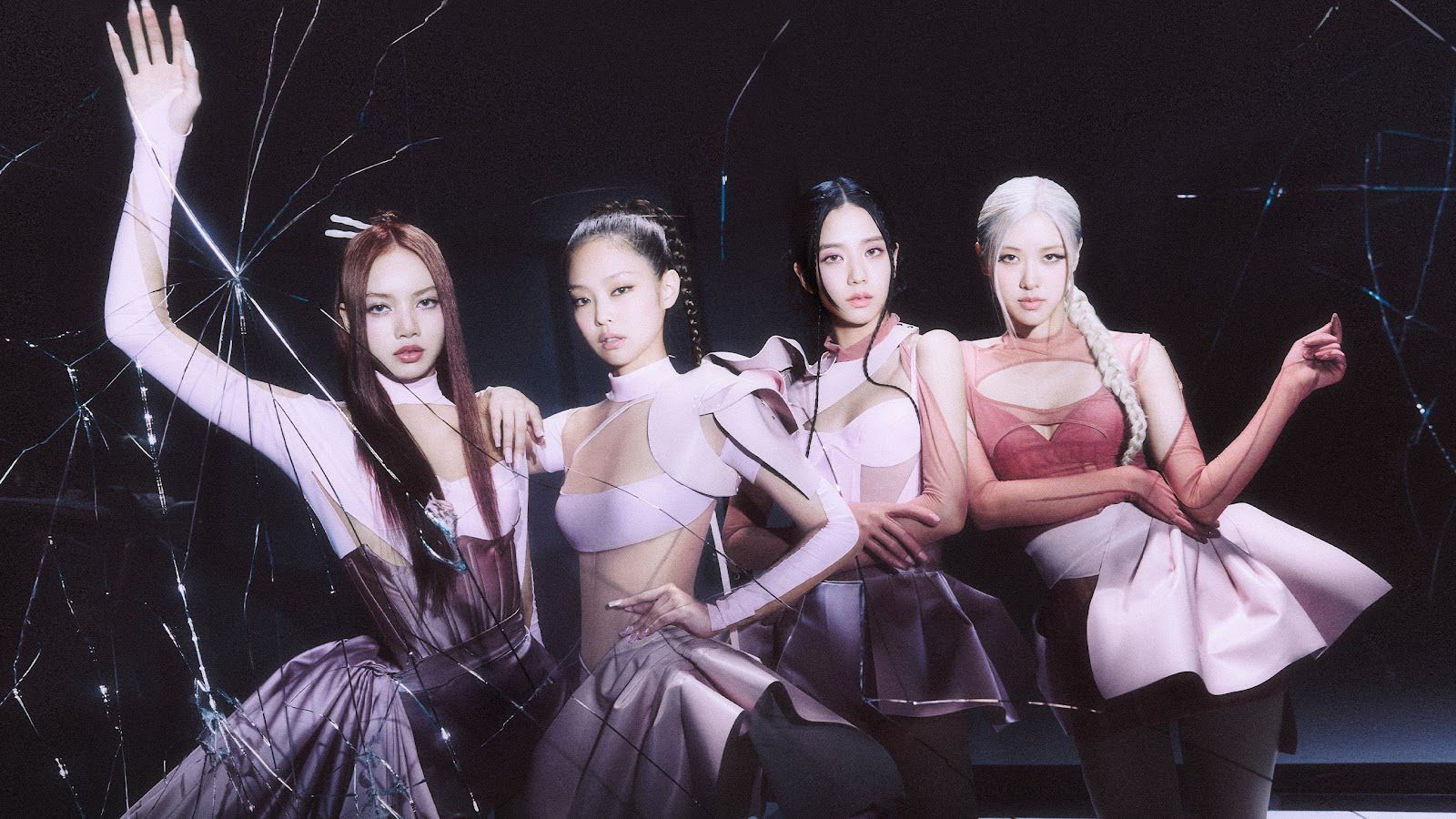 BLACKPINK baru saja comeback lewat MV Pink Venom. Ini sembilan gaya rambut unik yang ditampilkan dalam video tersebut.