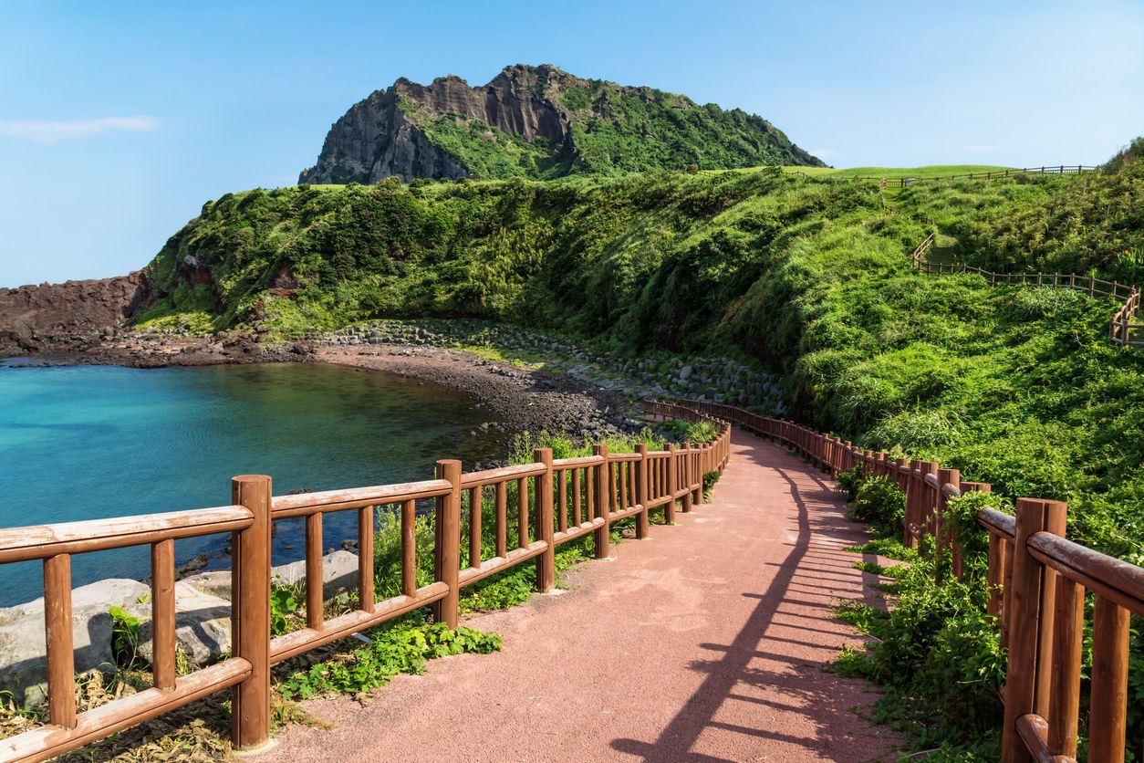 Ketahui hidden gem di Pulau Jeju, Korea Selatan, yang menjadi lokasi syuting drakor Extraordinary Attorney Woo.