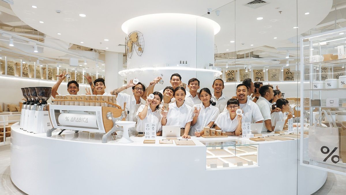 Gerai % Arabica Bali pertama tersebut akan dibuka untuk umum pada Sabtu, 20 Agustus 2022 di Beachwalk di Jalan Pantai Kuta, Bali.