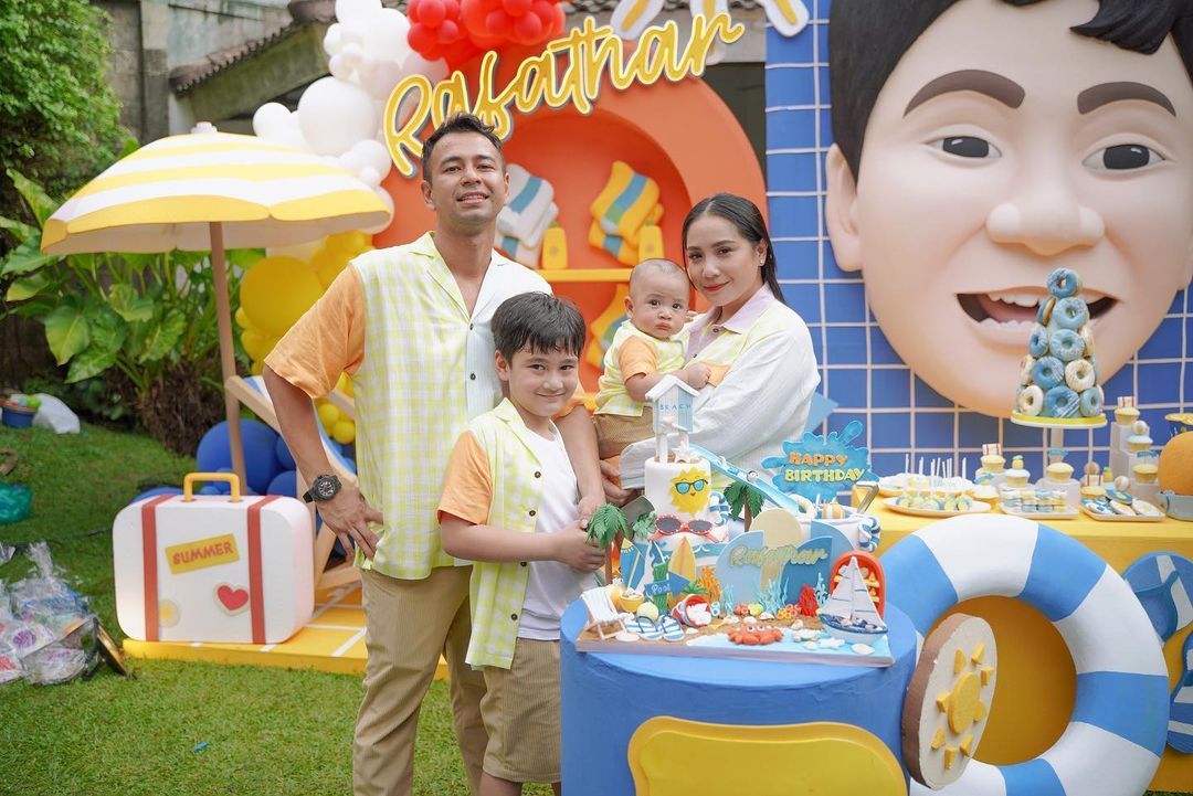 Intip kemeriahan pesta ulang tahun Rafathar Malik Ahmad pada Sabtu (20/8/2022), dihadiri artis ternama Tanah Air.