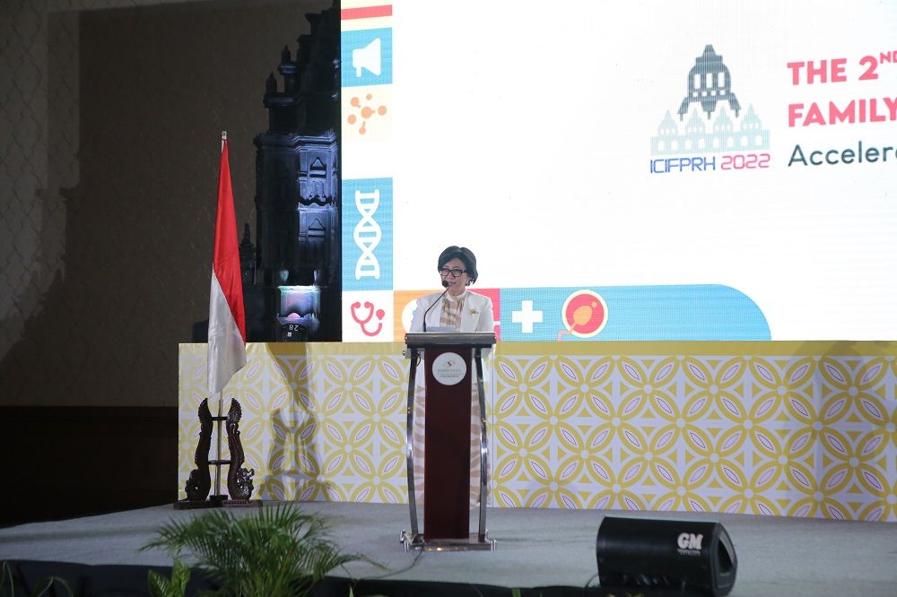 Press Conference ICIFPRH 2022, rektor UGM, Ova Emilia, sampaikan langkah-langkah yang UGM tempuh untuk menangani kasus kekerasan seksual di kampus.