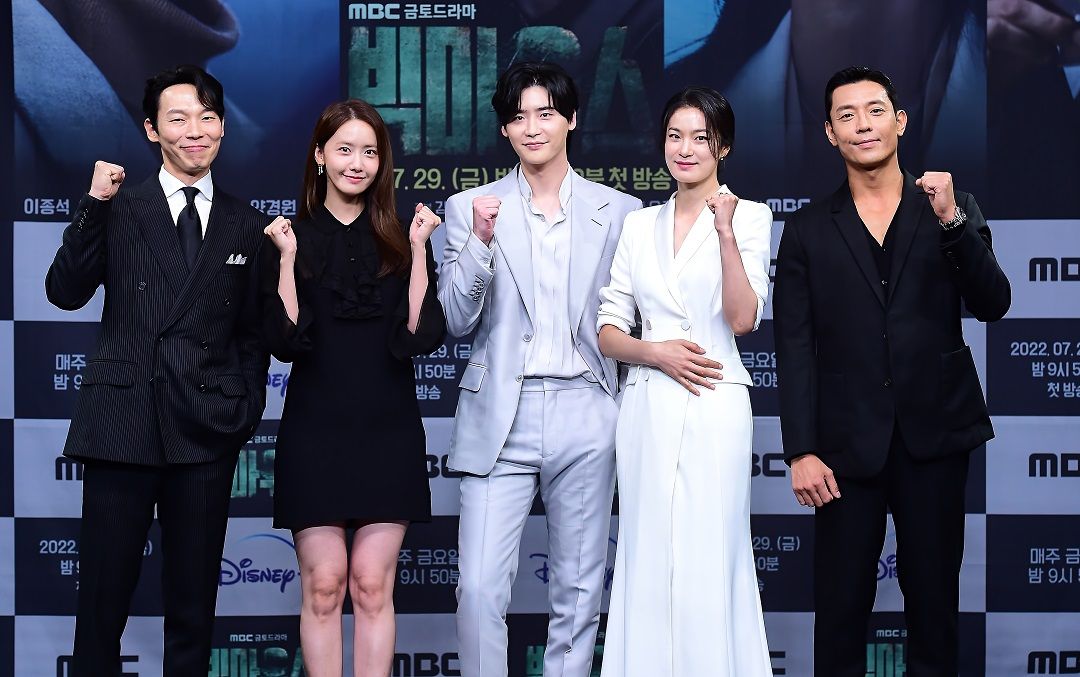 Yoona Girls' Generation dan Lee Jongsuk berperan sebagai pasangan di drakor Big Mouth. Seperti apa chemistry antar keduanya? Ini kata sutradaranya.