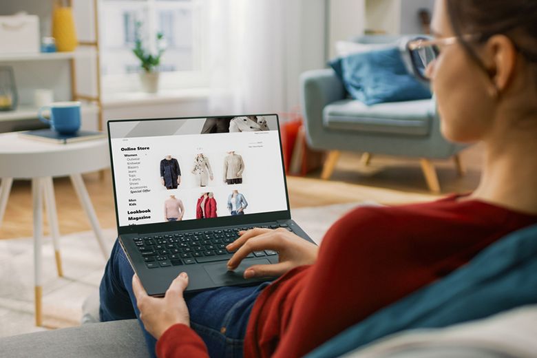 Kawan Puan, seringkali kita menganggap e-commerce dan marketplace adalah hal yang serupa. Ini dia perbedaan keduanya. 