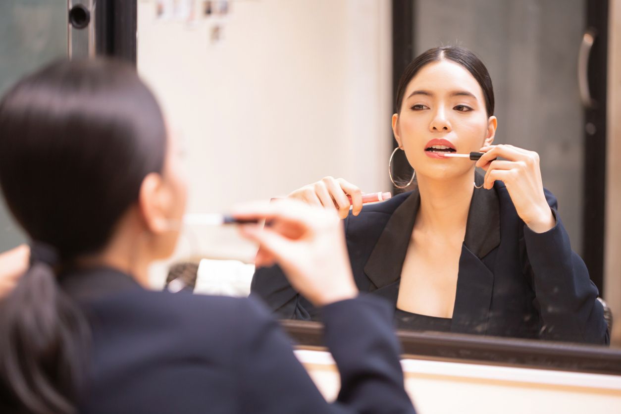 Menjadi makeup item favorit banyak orang, simak rekomendasi lip tint untuk mendukung tampilan makeup natural look. 