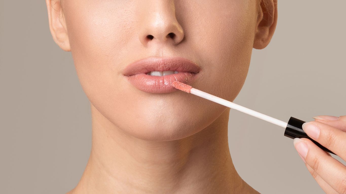 Bikin bibir tetap lembap, simak rekomendasi lip cream lokal dengan formula yang tak membuat bibir menjadi kering!