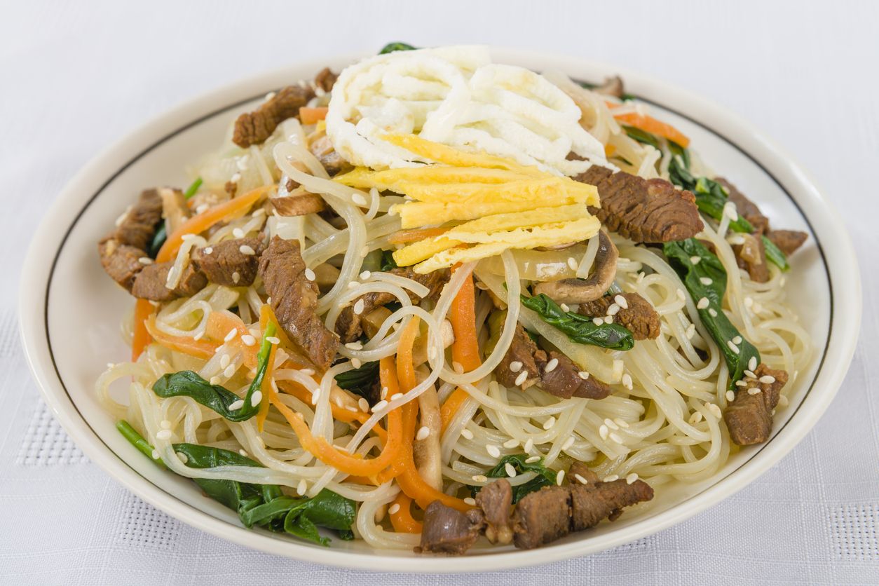 Ada olahan mi tumis enak khas Korea yang bisa kamu coba di rumah nih, Kawan Puan. Yuk, simak tips memasak cepat japchae berikut!