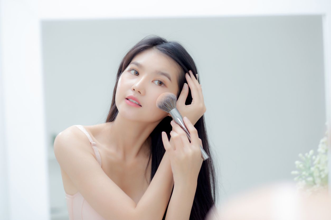 Ternyata ini berbagai kemungkinan yang menyebabkan makeup  kamu menjadi mudah luntur dan tidak tahan lama.