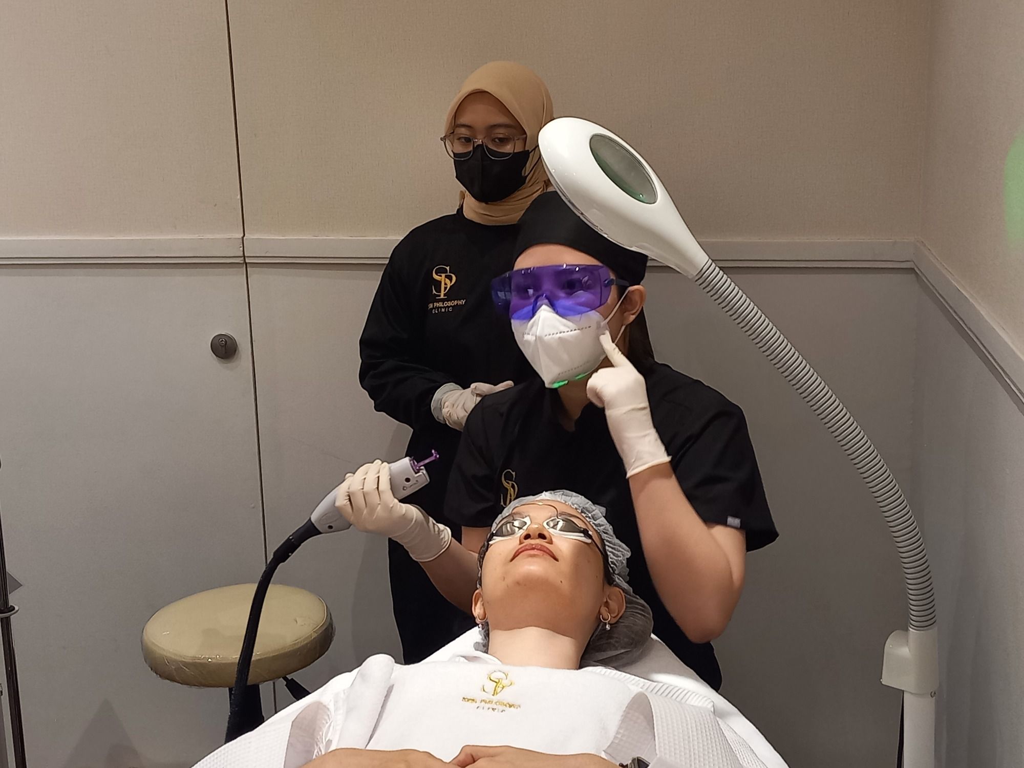 Skin Philosophy Clinic resmi dibuka di bilangan Jakarta Selatan. Selain ramah ibu menyusui, klinik ini kenalkan cocktail treatment. Apa itu?