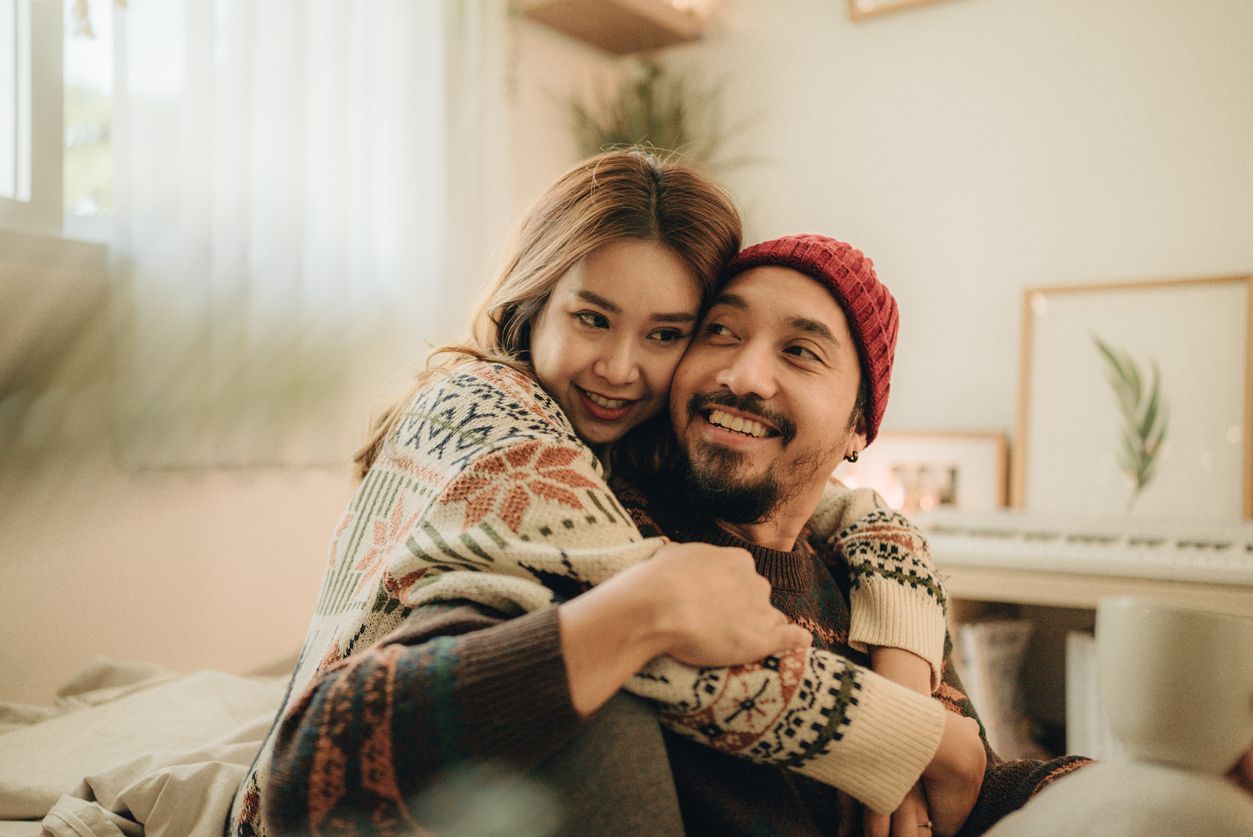 Ada sejumlah indikator yang menunjukkan bahwa kamu dan pasangan berada dalam hubungan suami istri yang sehat. Apa saja? Yuk, simak selengkapnya!