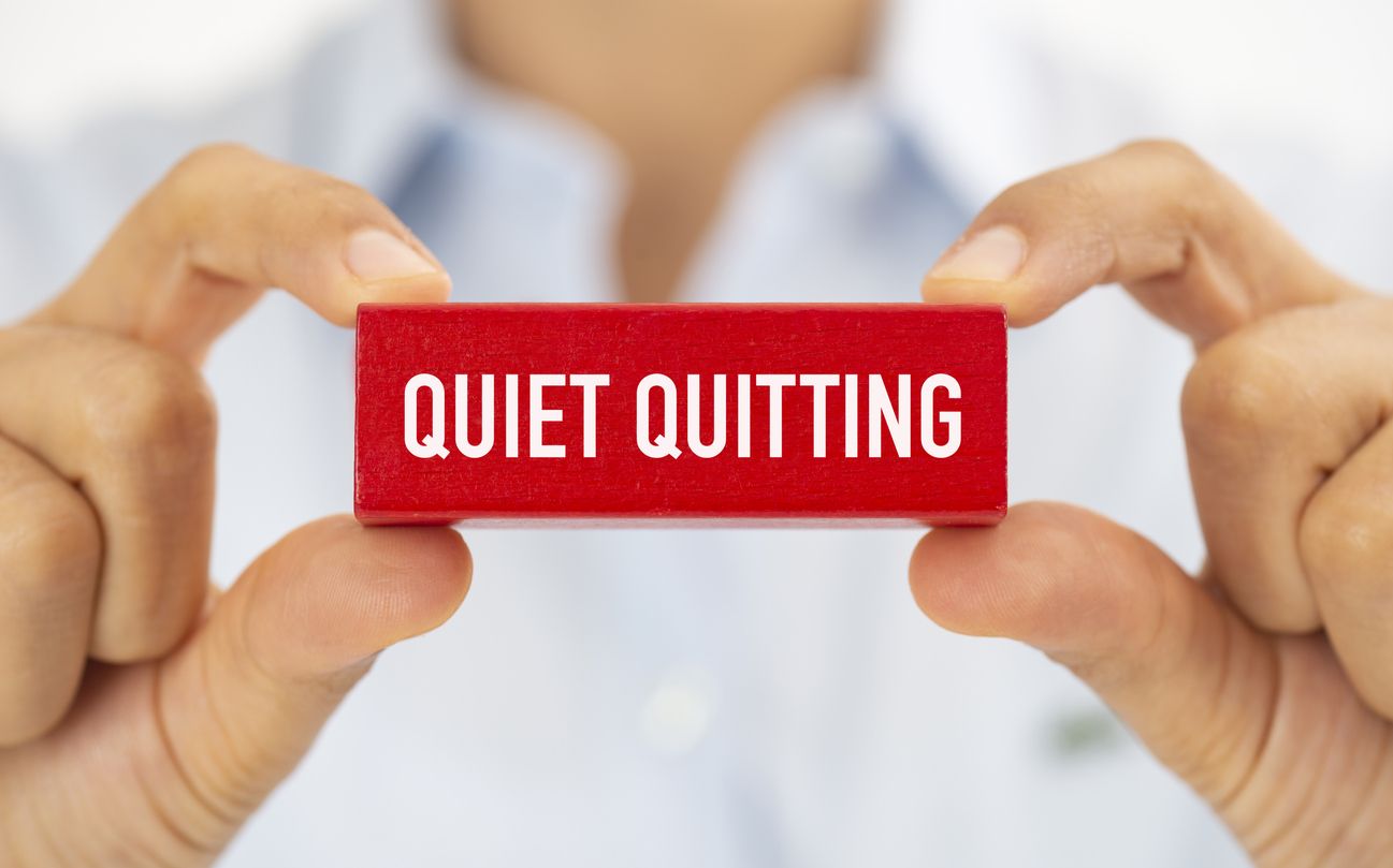 Menjadi fenomena bekerja secukupnya di kalangan para pekerja muda dan juga bentuk perlawanan hustle culture, kenali apa itu quiet quitting!