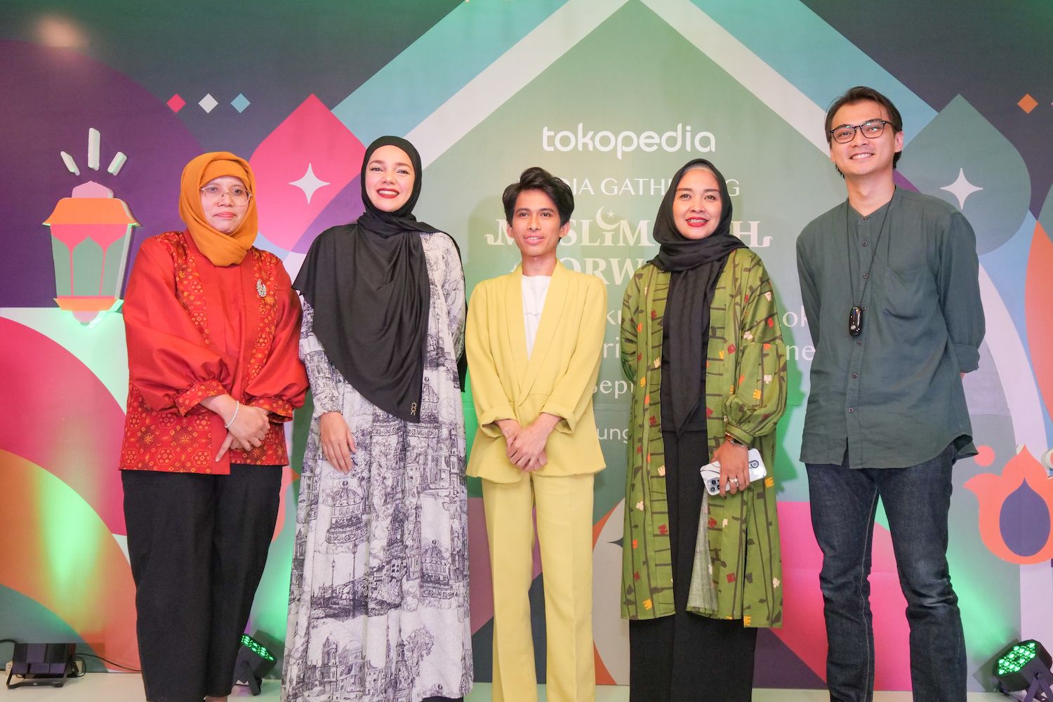 Melihat tren modest wear yang terus berkembang, Tokopedia hadirkan kampanye Muslim Fash Forward berkolaborasi dengan pegiat lokal. 