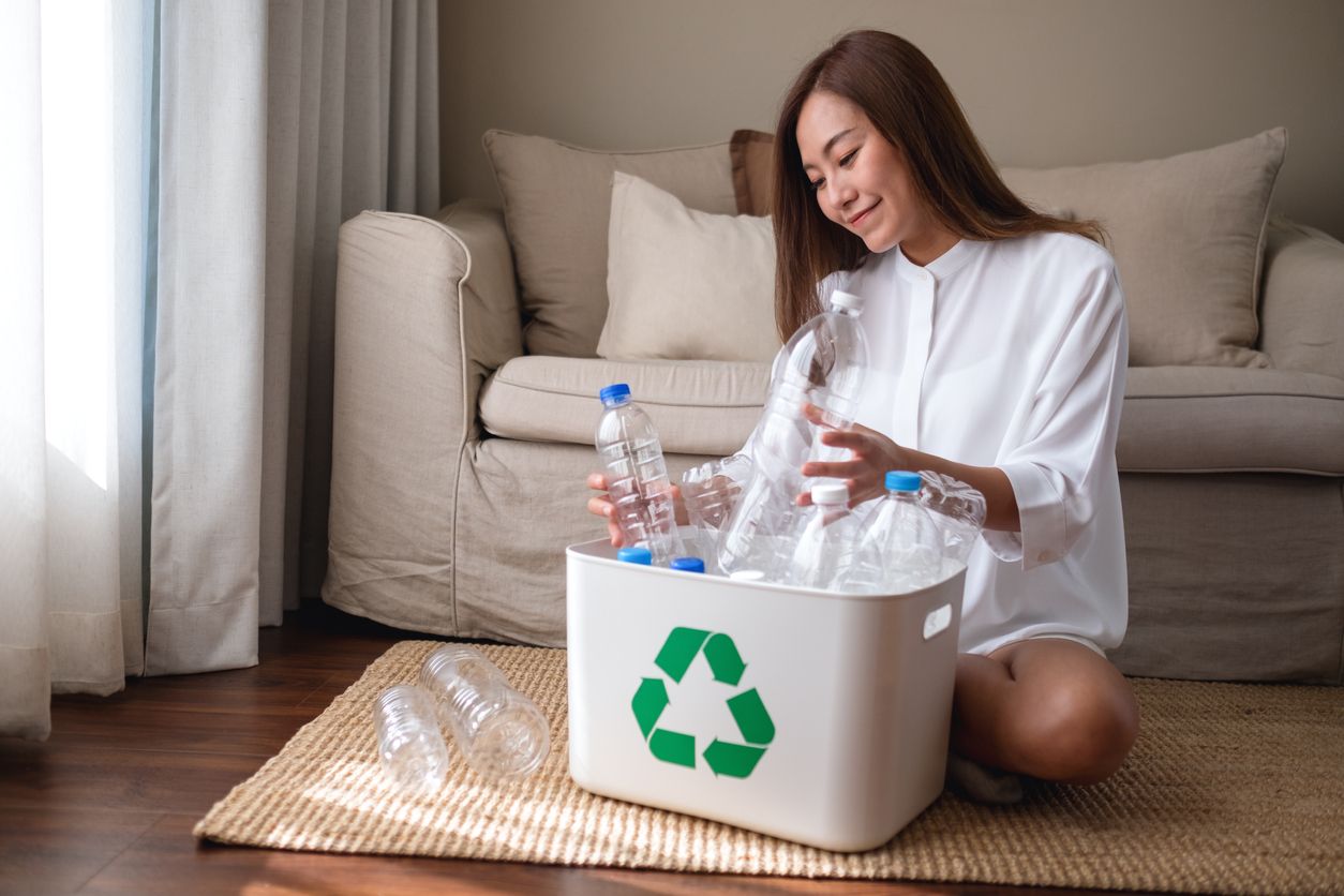 Kawan Puan punya banyak wadah plastik sekali pakai? Yuk, daur ulang menjadi sesuatu yang baru seperti tips berikut ini!