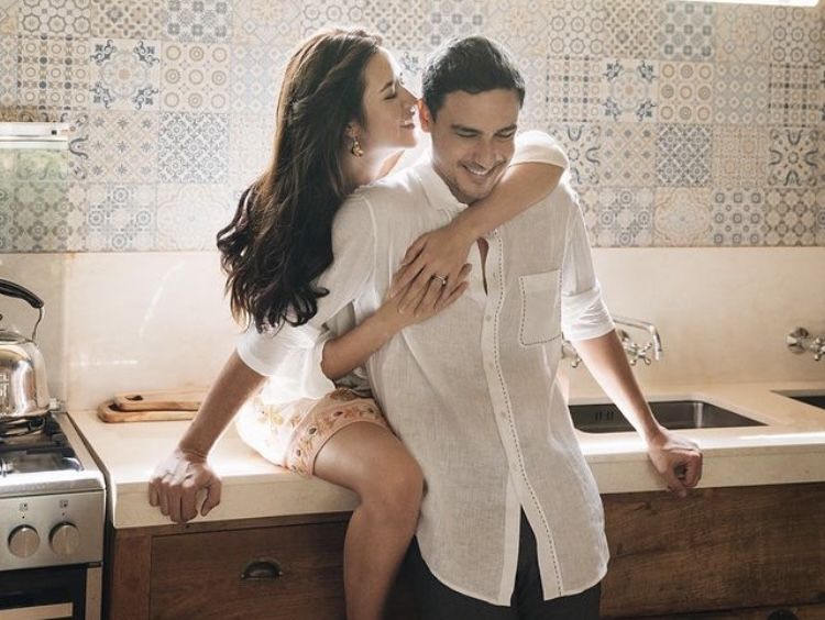 Pasangan Raisa Andriana dan Hamish Daud rayakan anniversary kelima dengan lakukan staycation bersama.