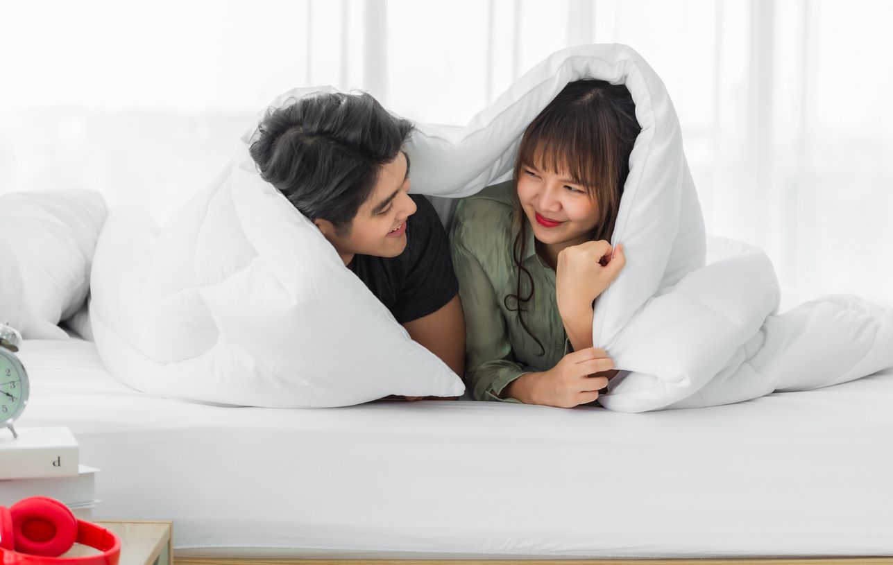 Ada sejumlah tips yang kamu bisa terapkan untuk meningkatkan kualitas hubungan suami istri di usia 30an nih, Kawan Puan. Yuk, simak!
