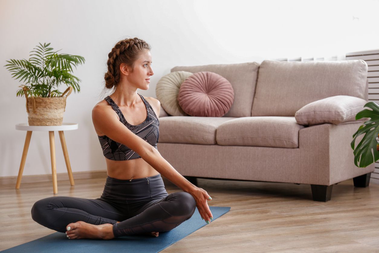 Bekerja di depan komputer dan duduk seharian dapat membuat otot jadi kaku. Berikut gerakan yoga untuk mengatasinya. Yuk, simak!