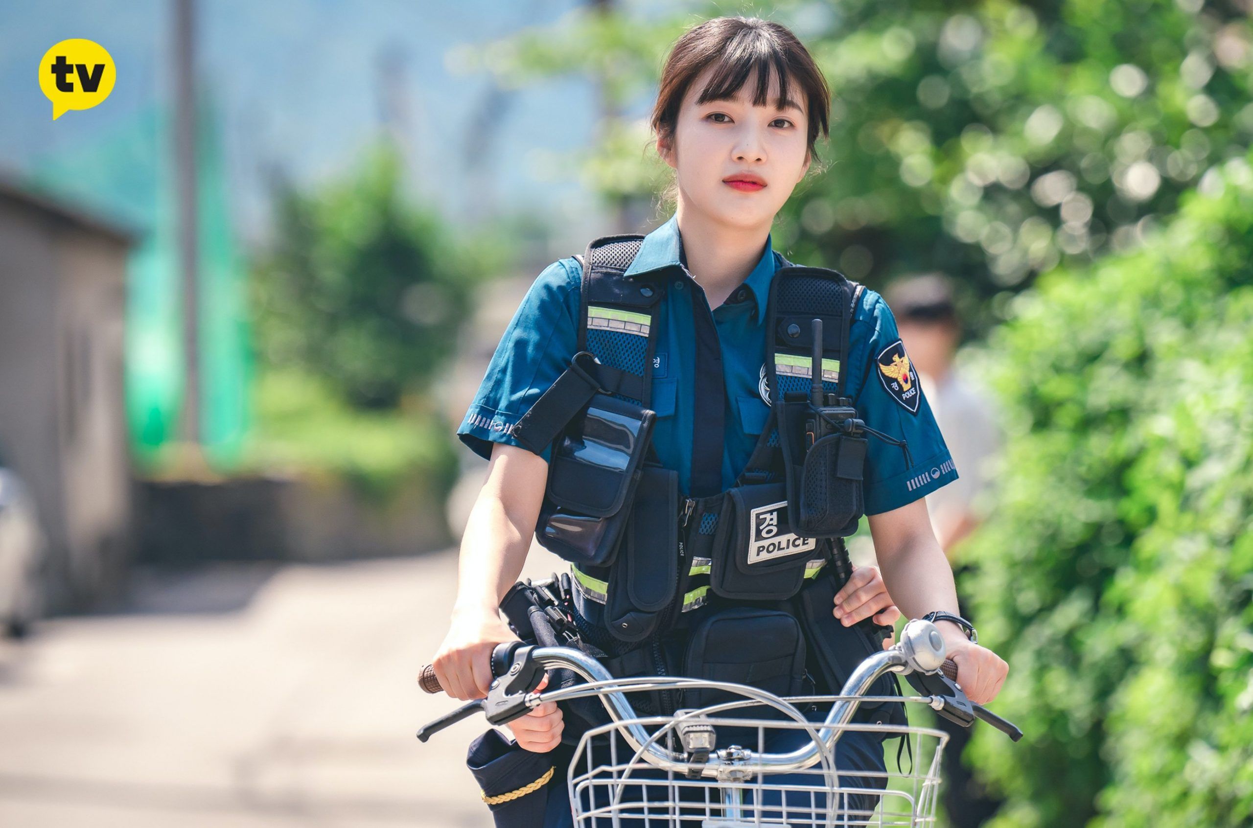 Mengenal karakter perempuan Joy Red Velvet di drakor Once Upon A Small Town yang tayang di Netflix mulai 5 September.