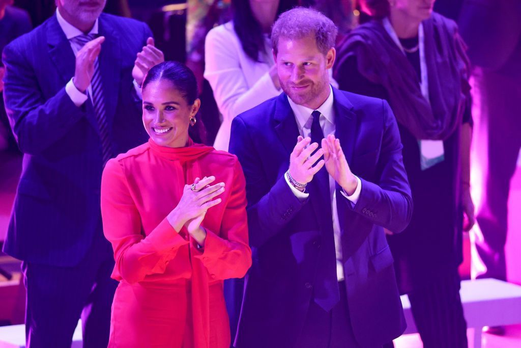 Penampilan Meghan Markle di One Young World Summit 2022 mencuri perhatian publik. Intip gaya fashion istri Pangeran Harry tersebut!