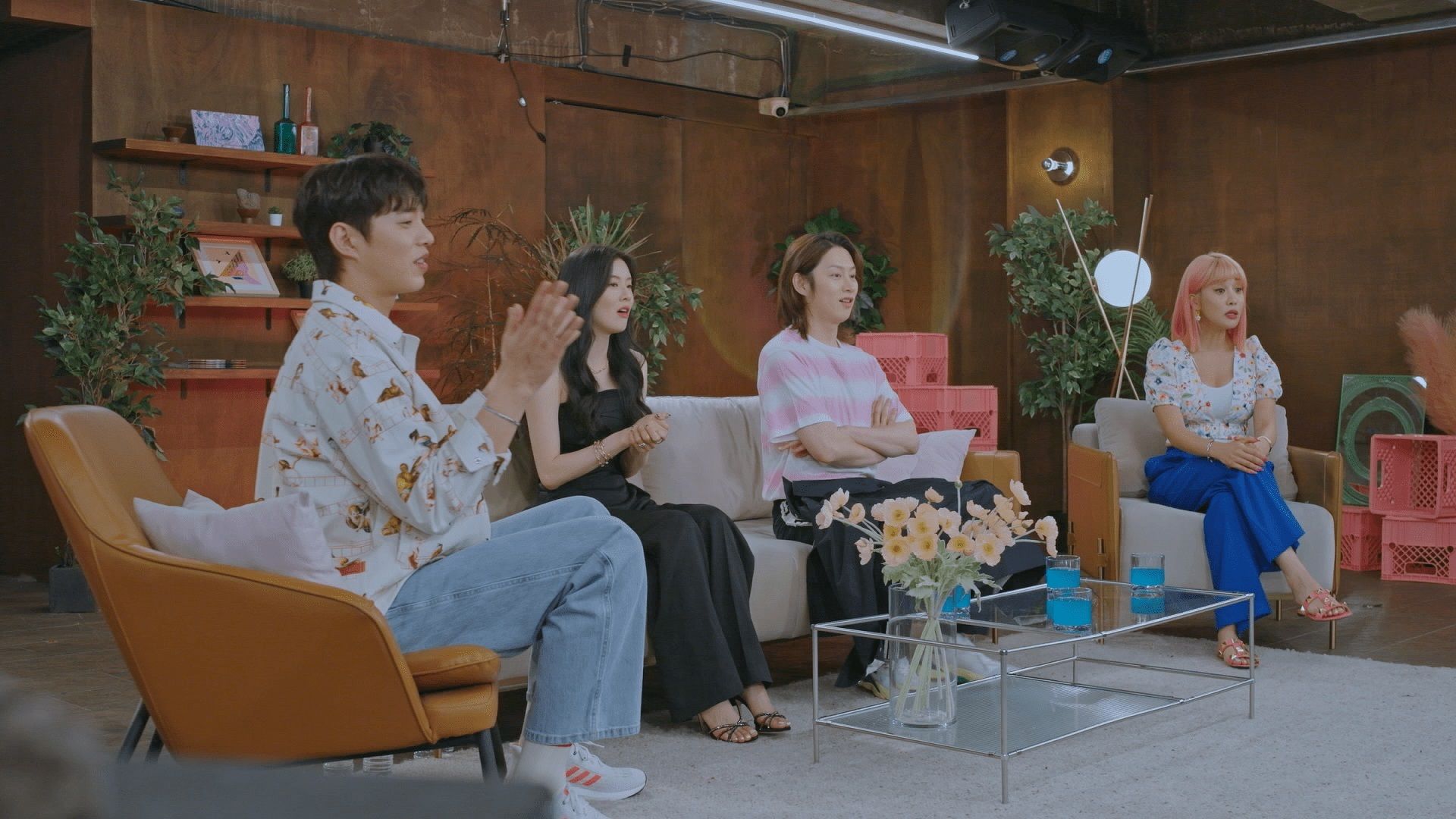 Acara dating show asal Korea Selatan bertajuk Pink Lie akan tayang di Disney+ Hotstar pada Oktober 2022 mendatang. Ada Heecul Super Junior.